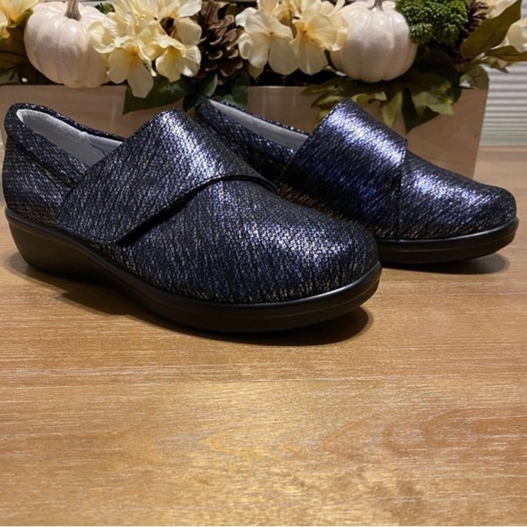 Alegria Lauryn Metallic Comfort Slip On Loafers Blue EU 37 Wide NWOB - Picture 2 of 15